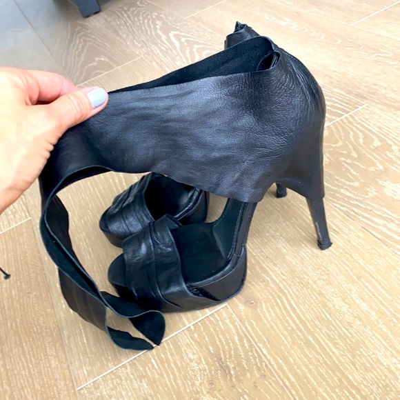 Vera Wang Designer Shoes, size 9 - Picture 5 of 8